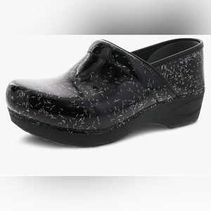 Dansko XP 2.0 clog in rainbow flecks size 38